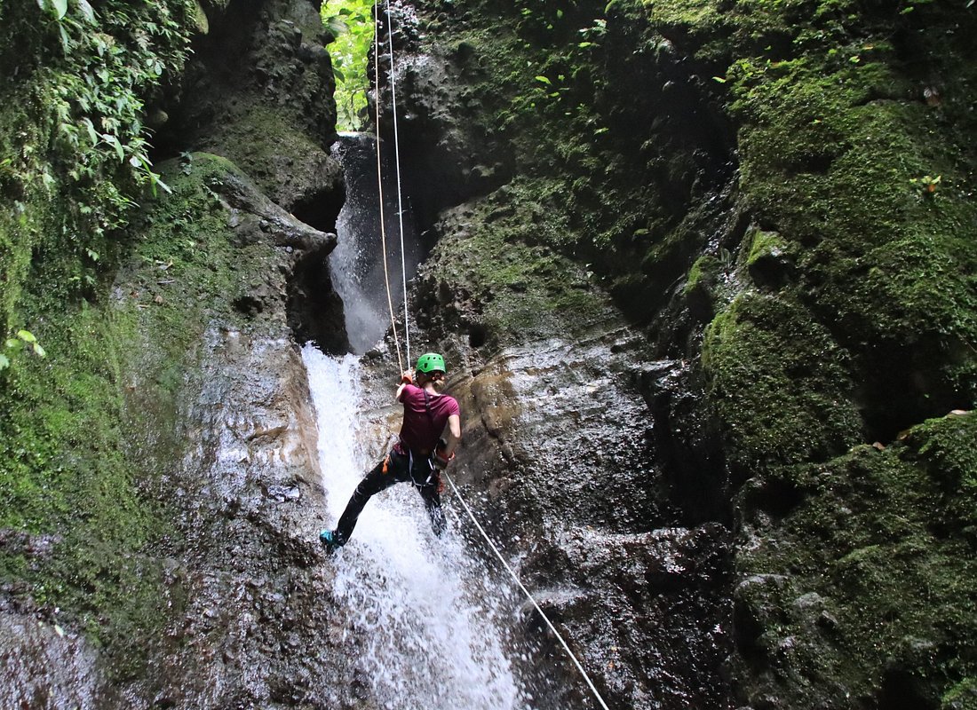 La Fortuna Ultimate Waterfall Canyoning: 4 Rappels & Monkey Drop