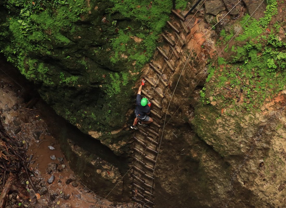 La Fortuna Ultimate Waterfall Canyoning: 4 Rappels & Monkey Drop